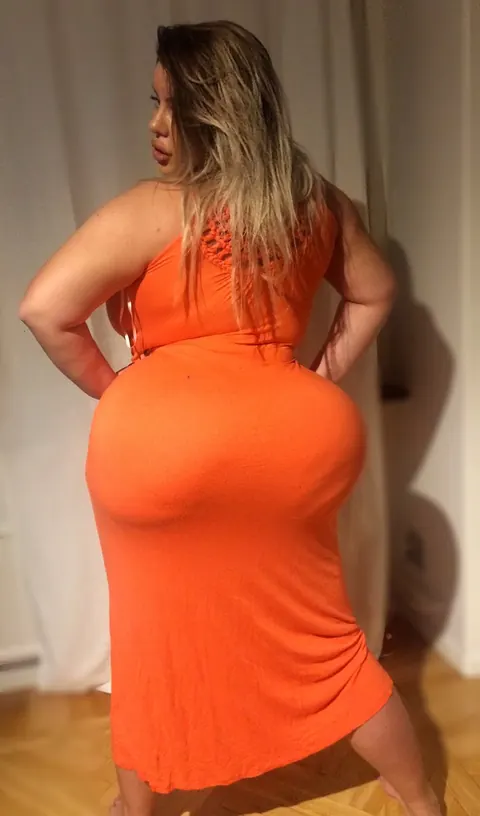 Natasha Crown: Tall Brunette MILF Spreads Her Legs in a Tight Dress – photo 4 of 12