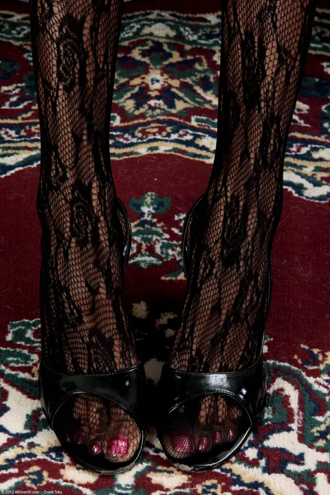 Slim Ebony MILF in Lingerie Pulls Cups Aside and Spreads Her Legs – photo 3 of 21