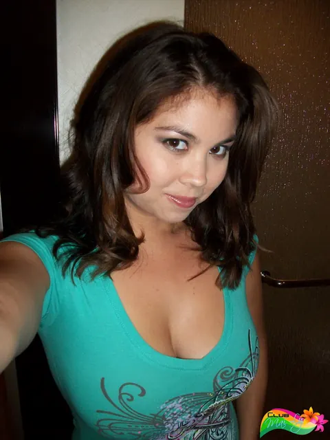 Mai Ly: Curvy Asian Babe Shows Off Her Huge Tits and Big Ass in Selfies – photo 1 of 12