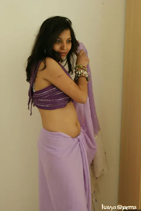 Kavya Sharma: Indian MILF in Lingerie and a Skirt Poses on the Bed – photo 4 of 12