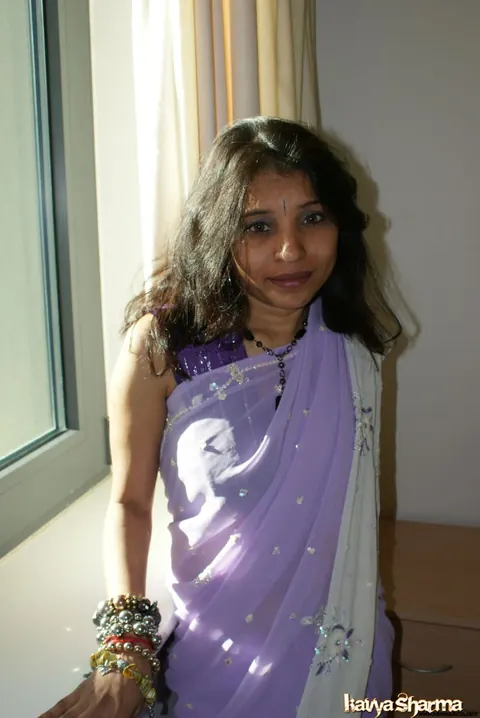 Kavya Sharma: Indian MILF in Lingerie and a Skirt Poses on the Bed – photo 1 of 12