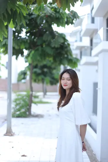 Woman Strips Nude and Arches Back for Camera