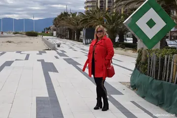 Curvy Dutch MILF in Glasses Flashes Her Big Tits Outdoors