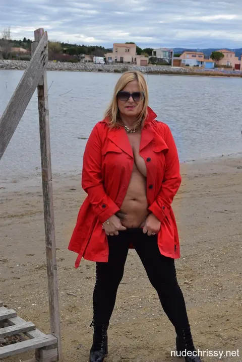 Nudechrissy: Curvy Dutch MILF in Glasses Flashes Her Big Tits Outdoors – photo 14 of 15