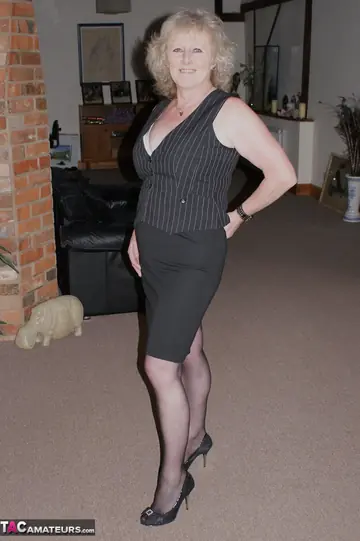 Mature Blonde BBW in Pantyhose Fingers Her Pussy