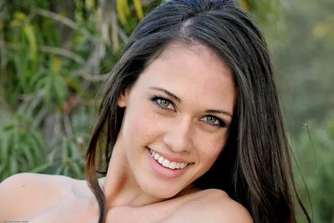 Tiffany Thompson: Brunette with Natural Tits Spreads Her Legs Outside – photo 14 of 21