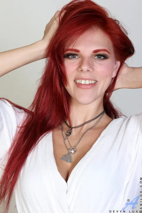 Zara Ryan: Tanned Redhead MILF Toys Her Pussy with a Dildo – photo 1 of 21