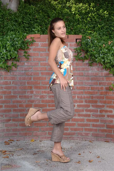 Andie Valentino: Thick Brunette with Big Tits Spreads Her Hanging Labia – photo 5 of 16