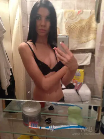 Tall Ukrainian Brunette Poses Nude and Shows Her Figure