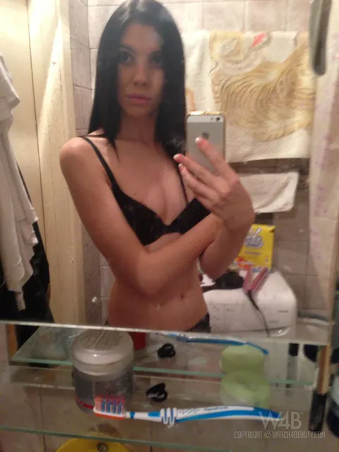 Amy Light: Tall Ukrainian Brunette Poses Nude and Shows Her Figure – photo 1 of 20