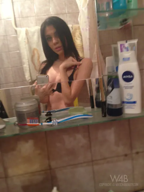 Amy Light: Tall Ukrainian Brunette Poses Nude and Shows Her Figure – photo 4 of 20