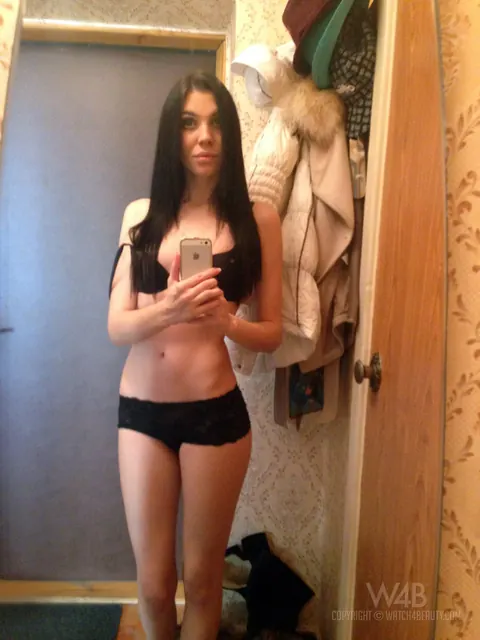 Amy Light: Tall Ukrainian Brunette Poses Nude and Shows Her Figure – photo 10 of 20