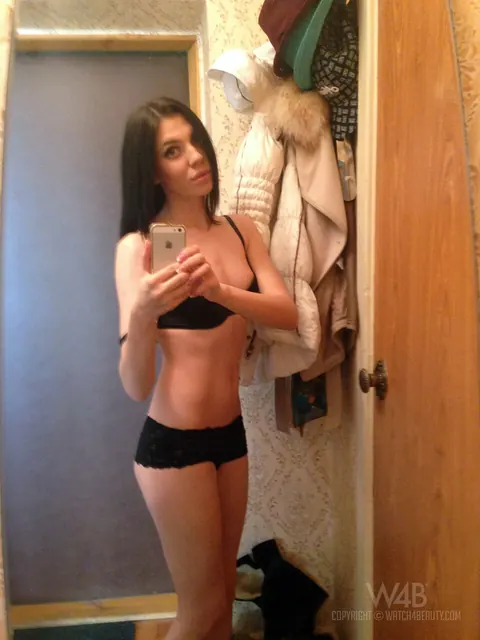 Amy Light: Tall Ukrainian Brunette Poses Nude and Shows Her Figure – photo 11 of 20