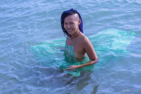 Sweet Julie: Asian Brunette Poses Nude on the Beach After a Swim – photo 3 of 16