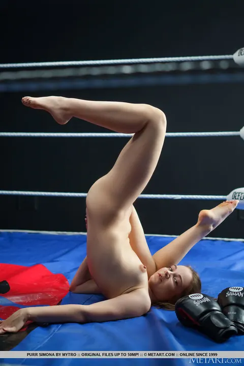 Simona Purr: European Brunette Strips Naked in Boxing Ring – photo 13 of 18