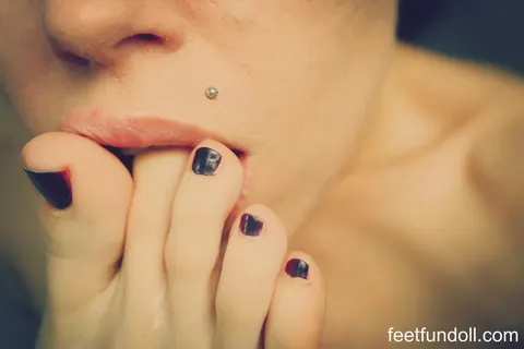 Tattooed Brunette Spreads Her Legs and Sucks Her Toes – photo 12 of 15