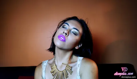 Brunette Amateur Teases Cleavage Before Giving a Blowjob – photo 2 of 15