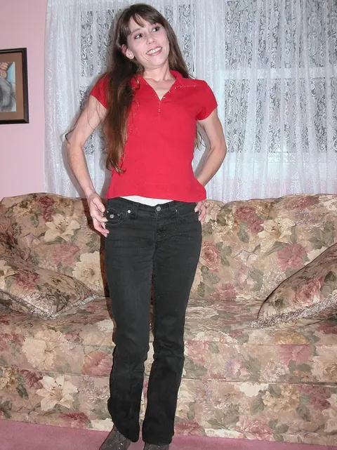 Samantha Charles: Thick Brunette MILF Strips Out of Her Jeans Outdoors – photo 5 of 20