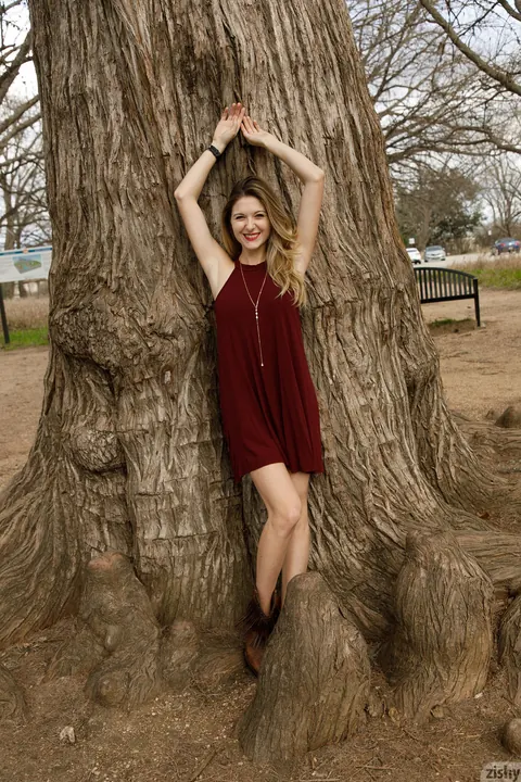 Katie Darling: Blonde in a Skirt and Heels Spreads Outdoors – photo 11 of 13