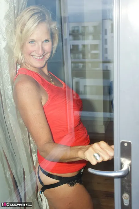 Molly Maracas: Thick Blonde MILF Shows Her Big Tits and Ass in Panties – photo 14 of 20