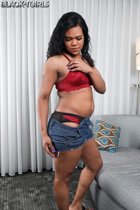 Thick Ebony Trans Woman Poses Nude and Fingers Herself – photo 4 of 16