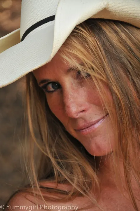 Sofie Marie: Tall Brunette MILF Strips Outdoors and Rides Cowgirl – photo 8 of 21