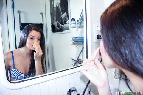 Alicia Poz: Spanish Latina Strips Out of Her Panties – photo 10 of 17