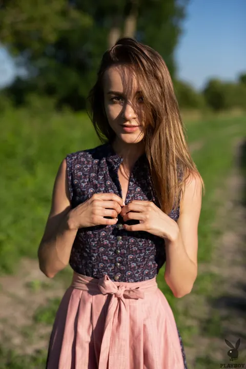 Vi Shy: Slim Ukrainian Brunette Poses Naked Outdoors – photo 10 of 20