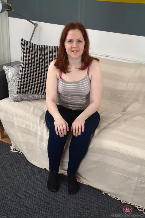 Redhead MILF Unbuttons Her Jeans and Spreads Her Hairy Pussy – photo 5 of 21