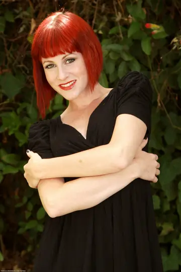 Hollis Ireland – Petite Redhead with Short Hair Spreads Her Pussy Outdoors