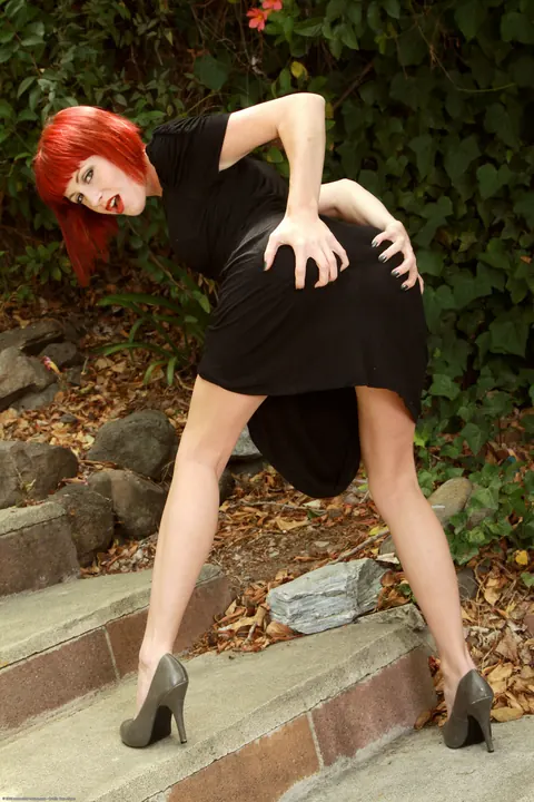 Hollis Ireland: Petite Redhead with Short Hair Spreads Her Pussy Outdoors – photo 3 of 21