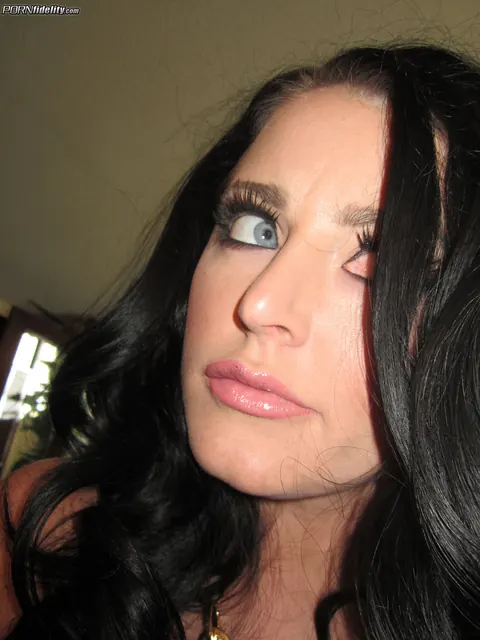 Sophie Dee: British Brunette MILF Flaunts Her Big Tits in a Bikini – photo 12 of 18