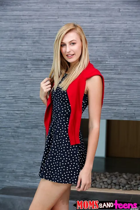 Alexa Grace: Tall Blonde Lifts Her Skirt Outdoors and Spreads Her Ass – photo 2 of 16