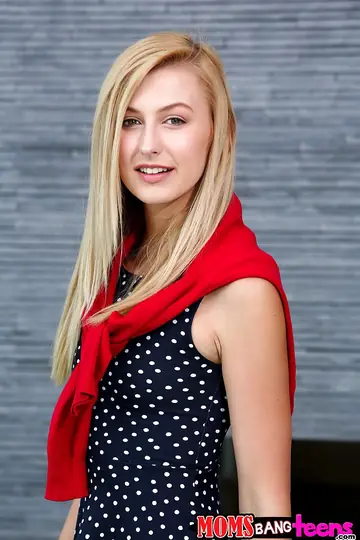 Alexa Grace – Tall Blonde Lifts Her Skirt Outdoors and Spreads Her Ass