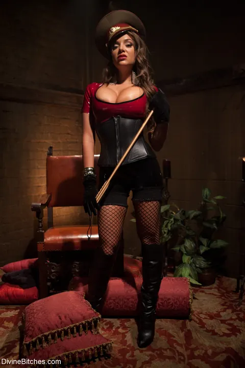 Nika Noire: Tall Ukrainian Teases in BDSM Pantyhose as a Dominant Policewoman – photo 12 of 20