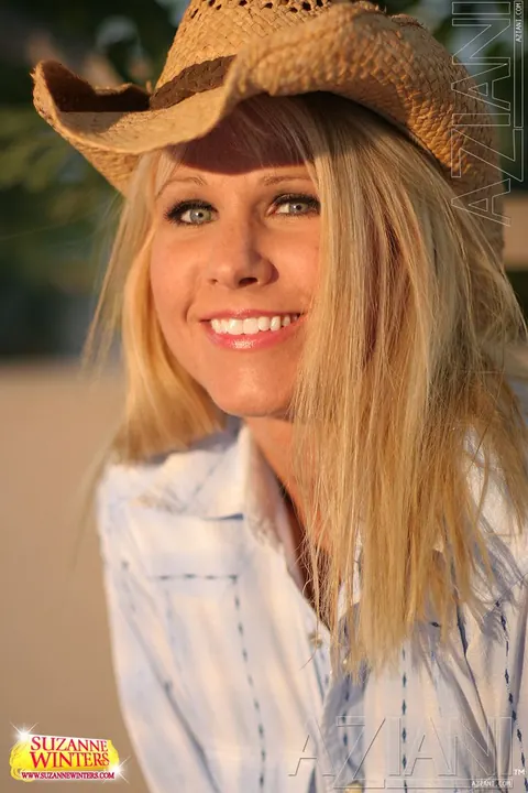 Suzanne Winters: Blonde MILF Bares Her Big Natural Tits Outdoors – photo 2 of 21