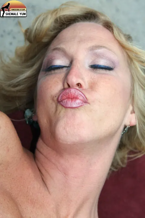 Mature Trans Woman Uses a Dildo Outdoors – photo 6 of 16