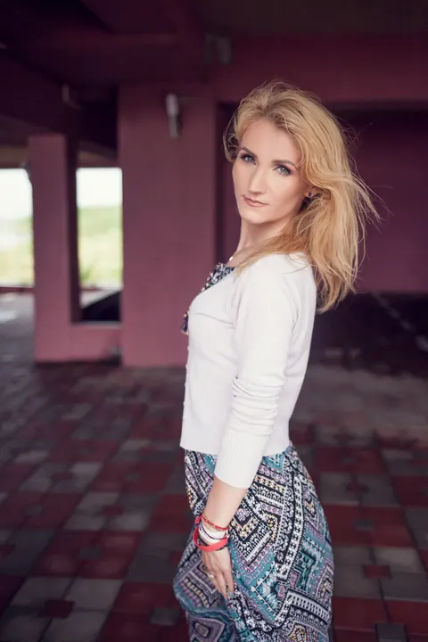 Blonde with Short Hair Strips Out of Her Skirt Outdoors – photo 4 of 13