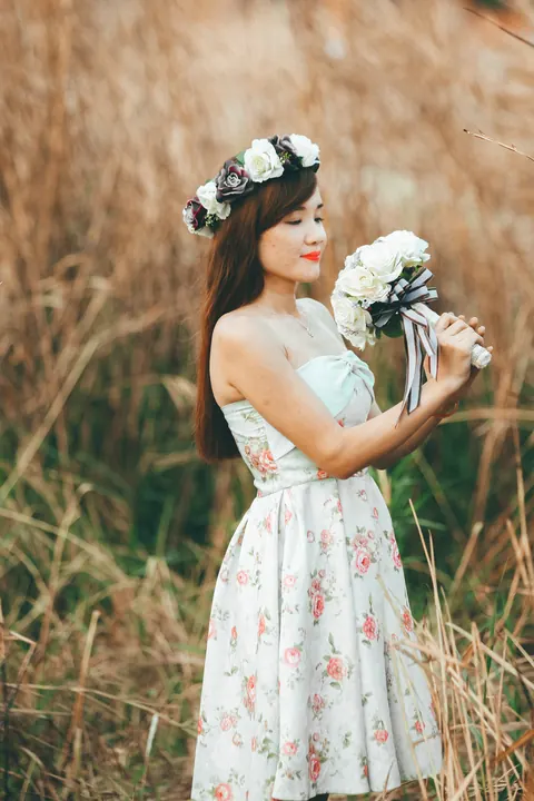 Asian Redhead Bride Lifts Her Wedding Dress Outdoors – photo 7 of 21