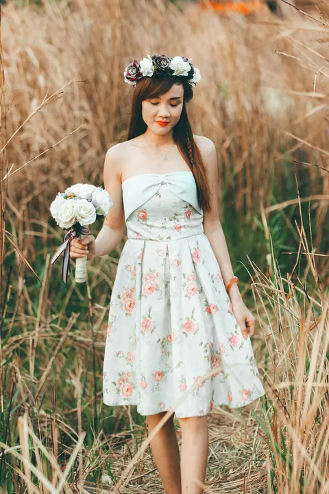 Asian Redhead Bride Lifts Her Wedding Dress Outdoors – photo 4 of 21