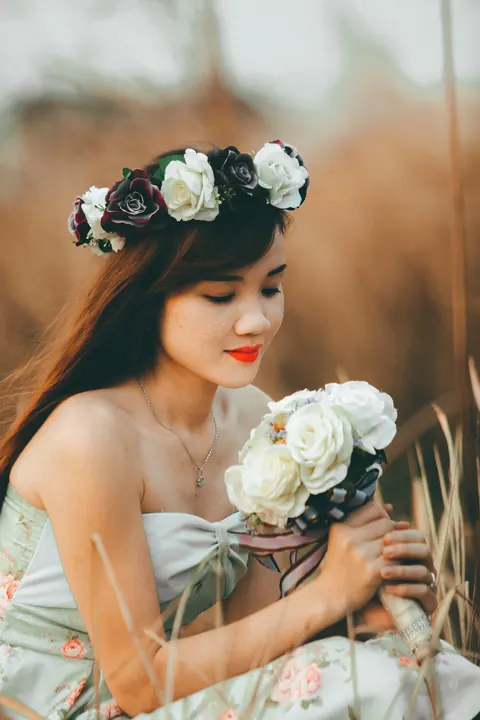 Asian Redhead Bride Lifts Her Wedding Dress Outdoors – photo 9 of 21