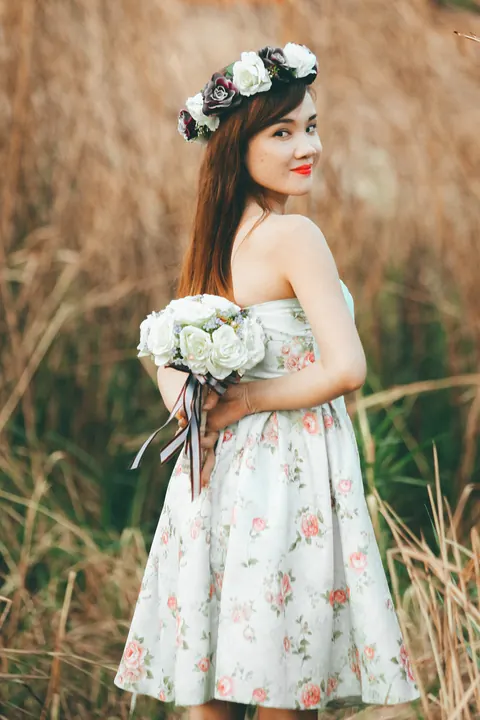 Asian Redhead Bride Lifts Her Wedding Dress Outdoors – photo 6 of 21