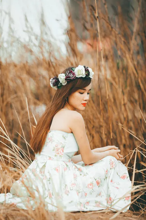 Asian Redhead Bride Lifts Her Wedding Dress Outdoors – photo 12 of 21
