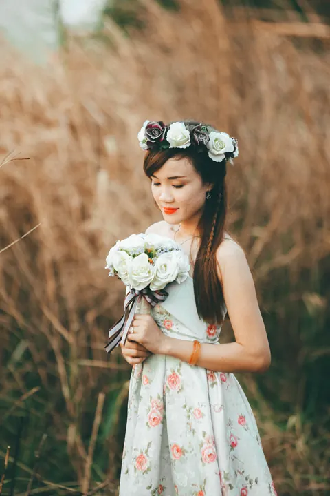 Asian Redhead Bride Lifts Her Wedding Dress Outdoors – photo 5 of 21