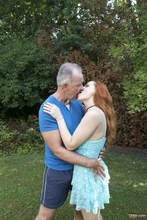 Red Linx: Slim Ukrainian Redhead Sucks and Spreads Outdoors in a Dress – photo 3 of 20