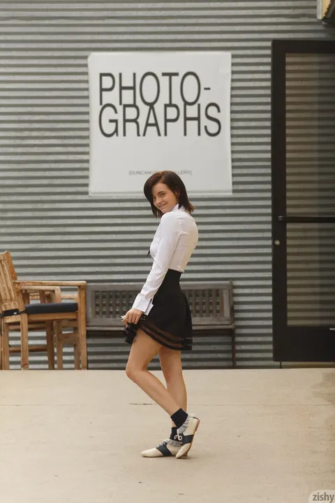 Kai Marley: Thick Brunette Flashes Outdoors in a Skirt – photo 4 of 12