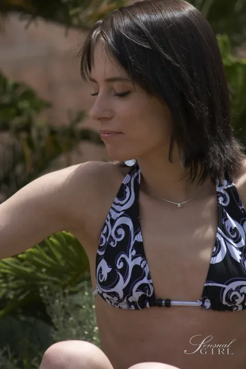 Jessica Rox: Skinny Brunette Strips Off Her Bikini Outdoors and Spreads Her Pussy – photo 2 of 10
