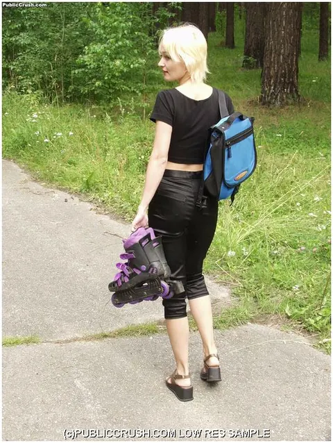 Blonde Strips Outdoors and Spreads Her Pussy on the Roadside – photo 1 of 10