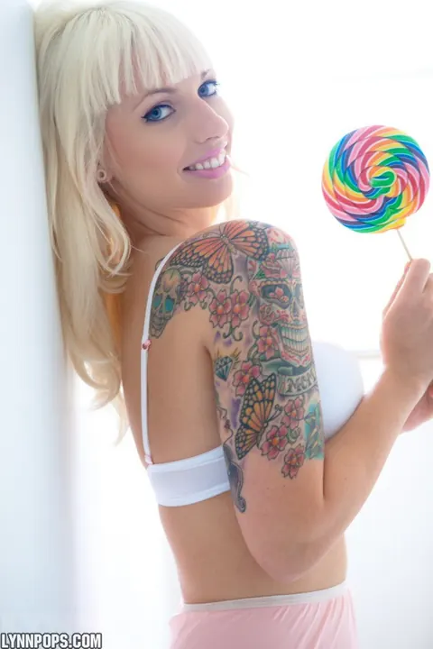 Lynn Pops: Busty Blonde in Lingerie Poses with Lollipop and Spreads – photo 1 of 15