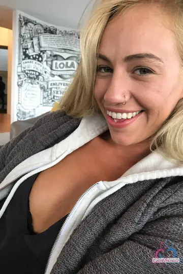 Lyra Law – Tattooed Blonde Kisses Her Girlfriend in a Gallery